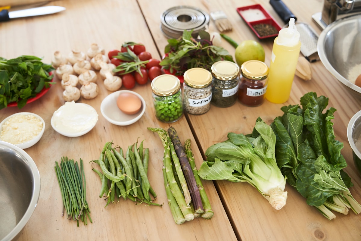 Fresh vegetable stir-fry with sesame seeds